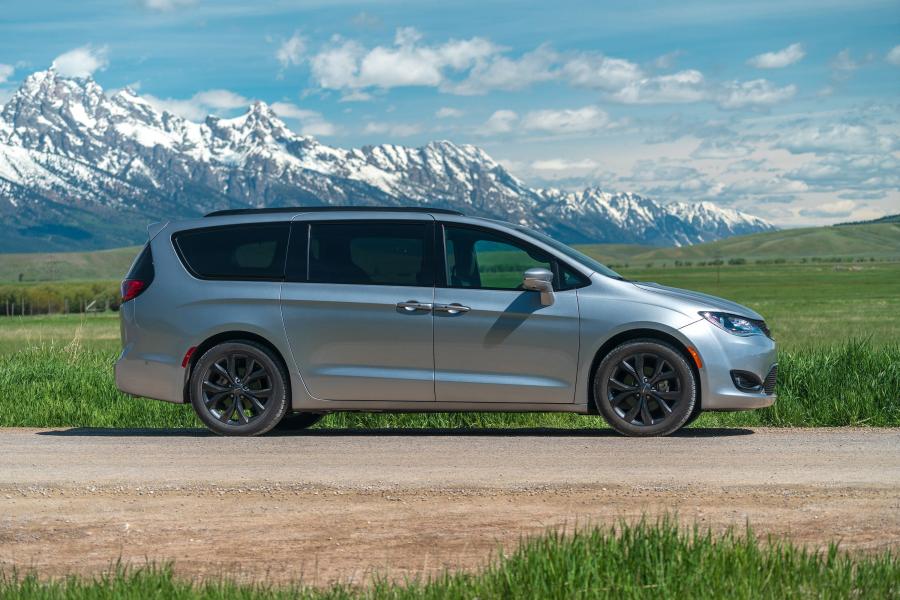  Chrysler Pacifica Limited S Appearance Package (RU) 2017 года  (фото 35 из 40)